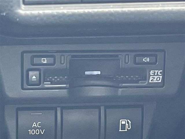 Toyota PRIUS 2023 8272445-9