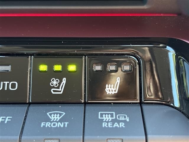 Toyota PRIUS 2023 8272447-7