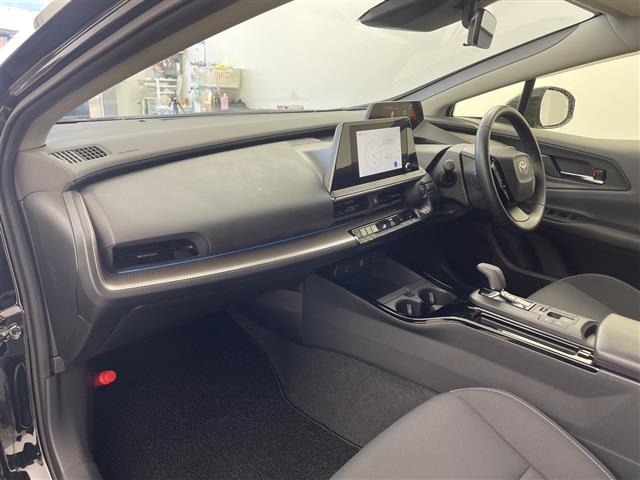 Toyota PRIUS 2023 8272449-8