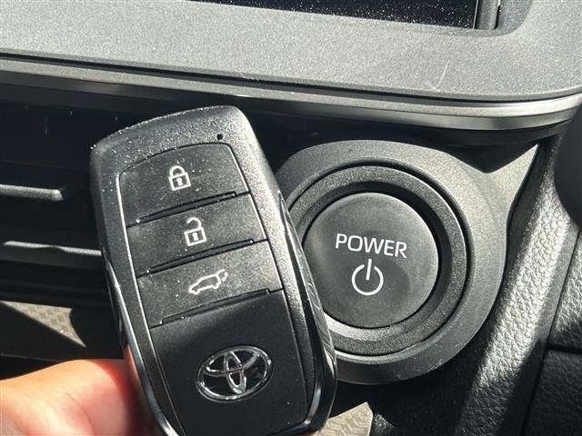 Toyota PRIUS 2023 8272453-19