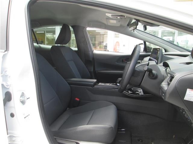Toyota PRIUS 2024 8272457-2