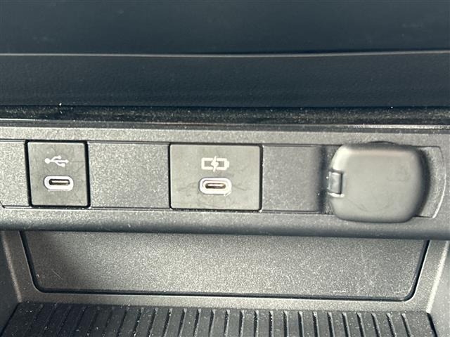 Toyota PRIUS 2023 8272458-22
