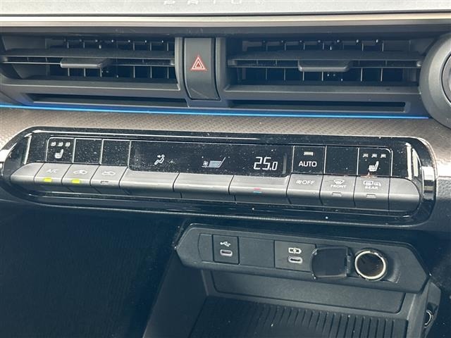 Toyota PRIUS 2023 8272458-7