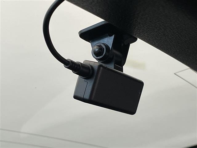 Toyota PRIUS 2023 8272460-17