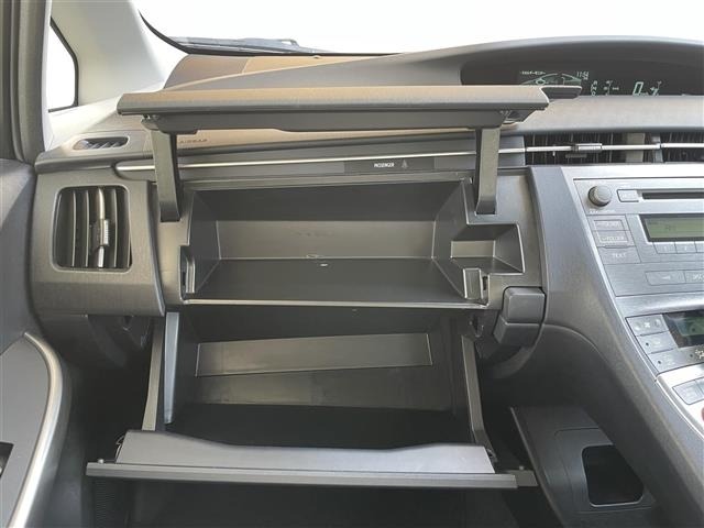 Toyota PRIUS 2013 8272461-6