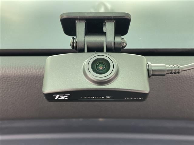 Toyota PRIUS 2023 8272462-17
