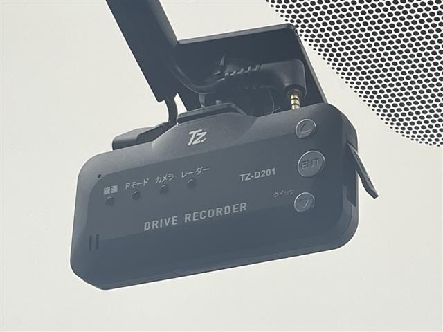 Toyota PRIUS 2023 8272463-19