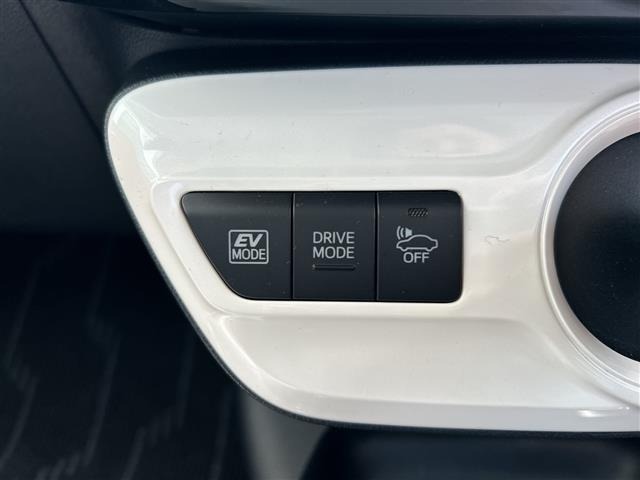 Toyota PRIUS 2017 8272464-9