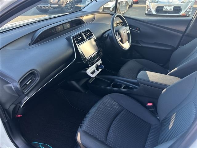 Toyota PRIUS 2016 8272468-22