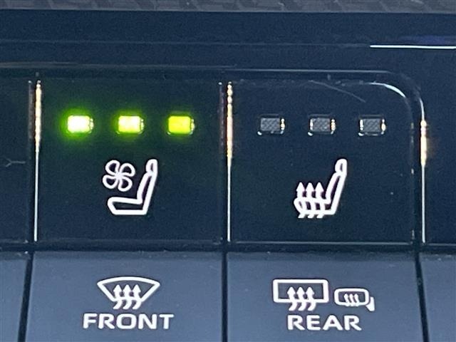 Toyota PRIUS 2023 8272469-22