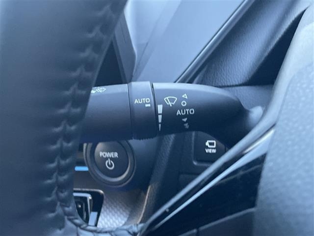 Toyota PRIUS 2023 8272469-7