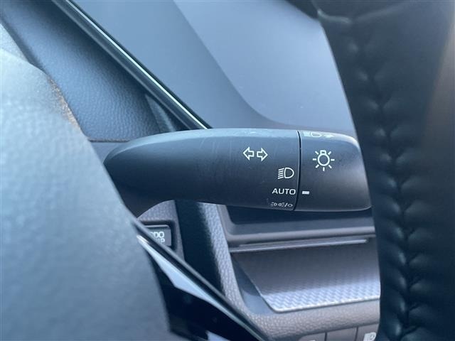 Toyota PRIUS 2023 8272469-8