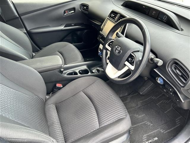 Toyota PRIUS 2016 8272471-2