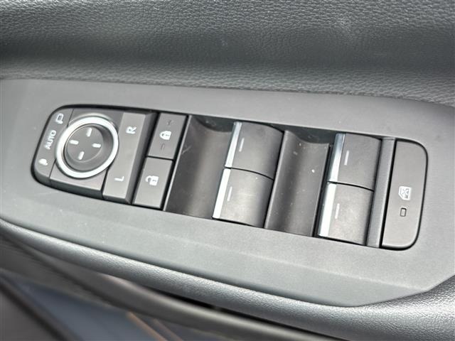 Toyota PRIUS 2023 8272472-12