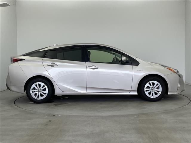 Toyota PRIUS 2018 8272473-4