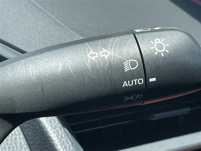 Toyota PRIUS 2023 8272477-11