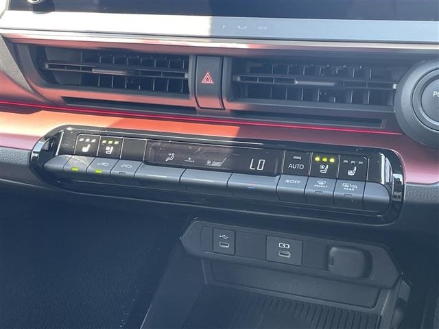Toyota PRIUS 2023 8272477-12