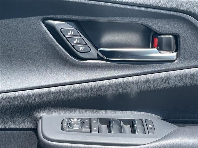 Toyota PRIUS 2023 8272477-4