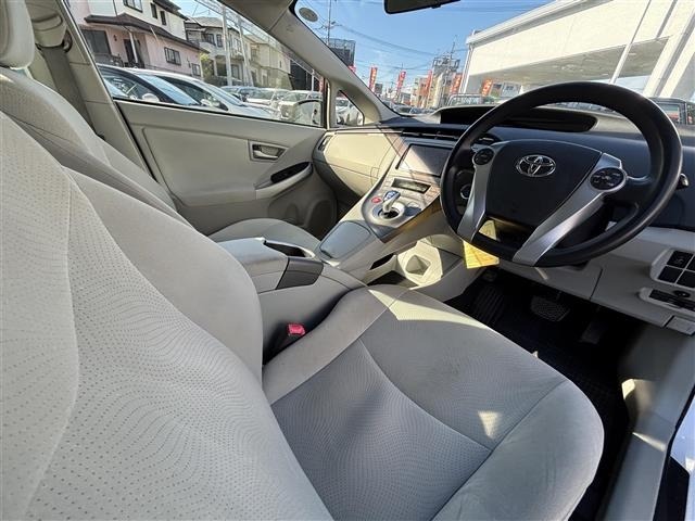 Toyota PRIUS 2012 8272479-10