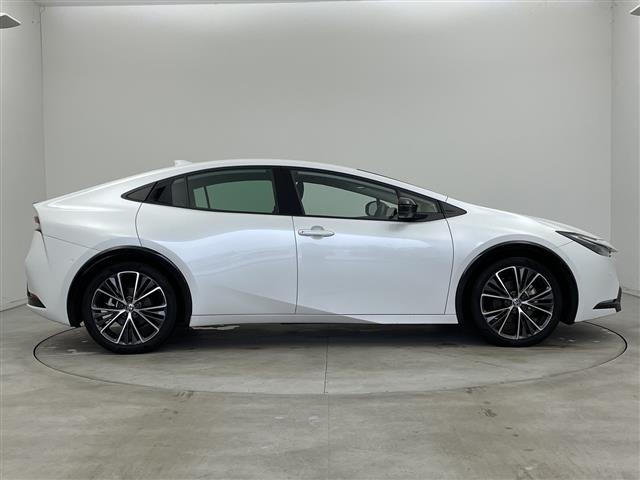 Toyota PRIUS 2023 8272485-4