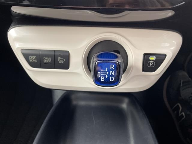 Toyota PRIUS 2016 8272487-6