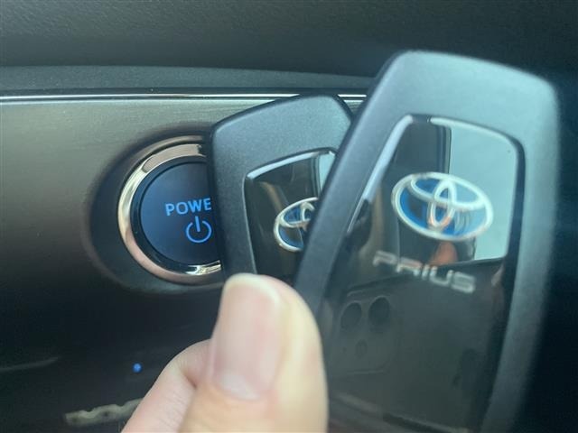 Toyota PRIUS 2021 8272492-10