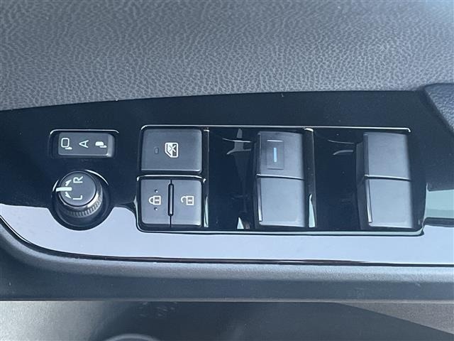 Toyota PRIUS 2021 8272492-11