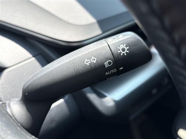 Toyota PRIUS 2023 8272507-11
