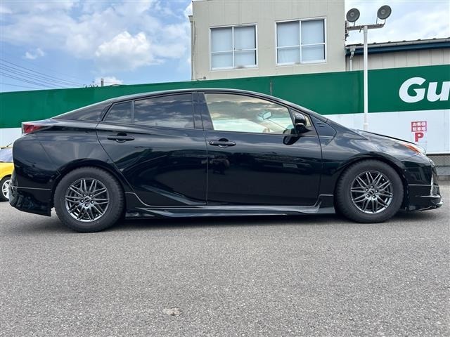 Toyota PRIUS 2017 8272509-21
