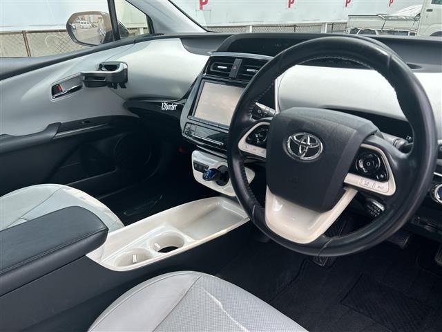 Toyota PRIUS 2017 8272509-9