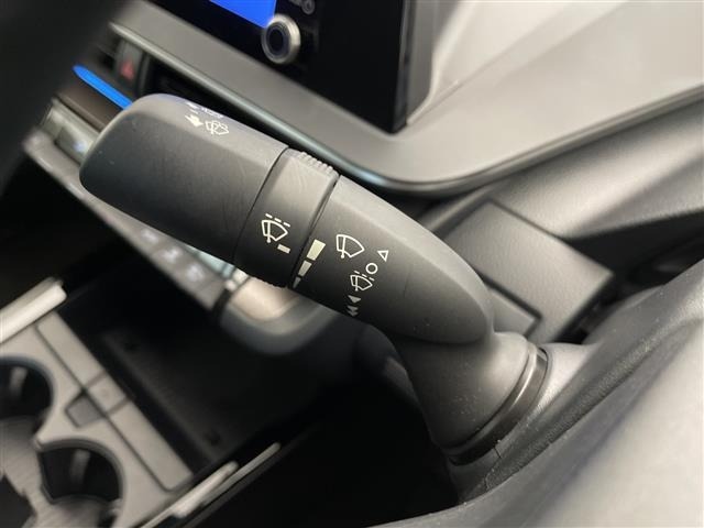 Toyota PRIUS 2023 8272518-20