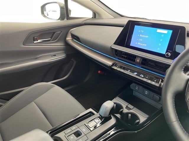 Toyota PRIUS 2023 8272518-6