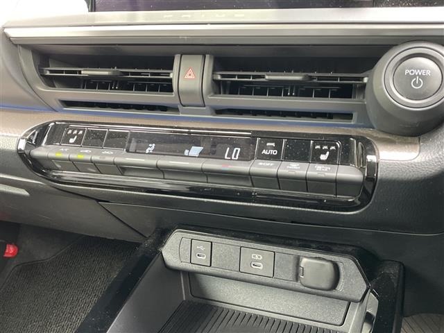 Toyota PRIUS 2023 8272519-3