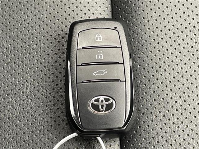 Toyota PRIUS 2023 8272522-11