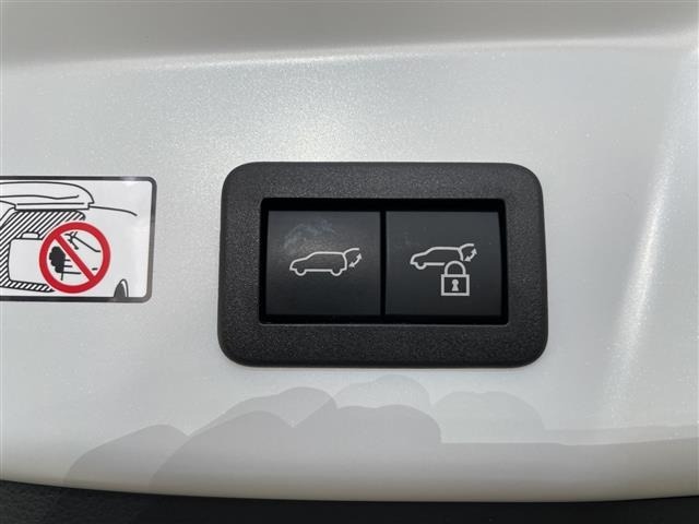 Toyota PRIUS 2023 8272525-5