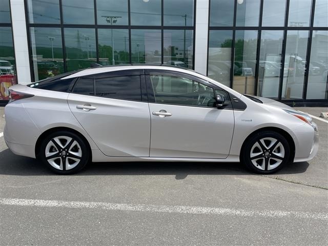 Toyota PRIUS 2017 8272529-21