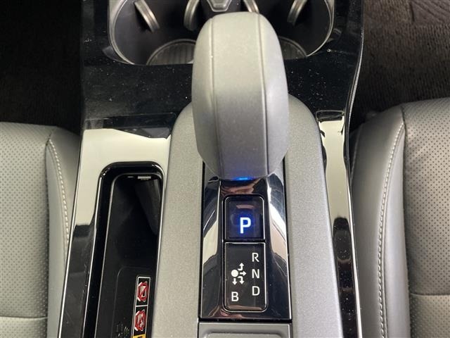 Toyota PRIUS 2023 8272540-11