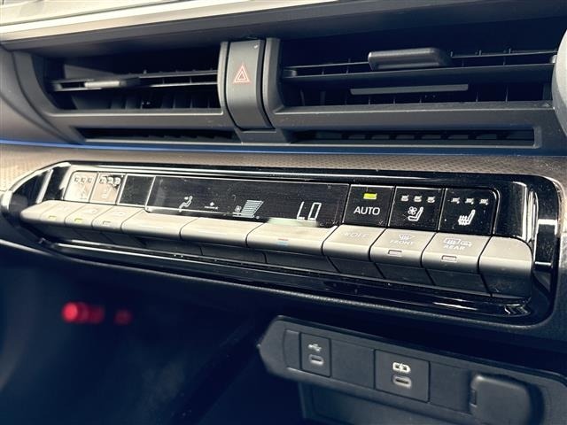 Toyota PRIUS 2023 8272554-10