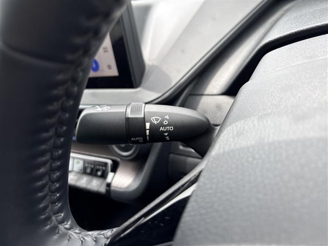 Toyota PRIUS 2023 8272554-5