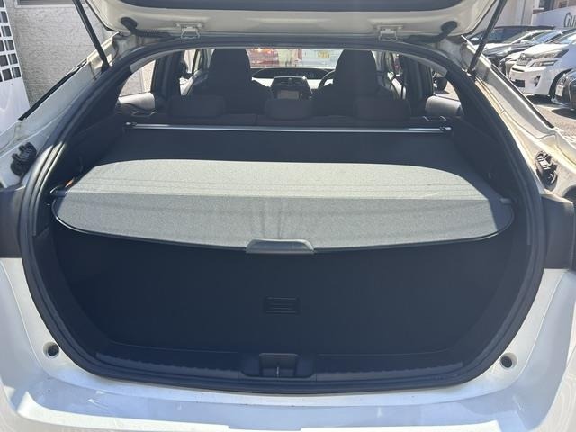 Toyota PRIUS 2017 8272561-2
