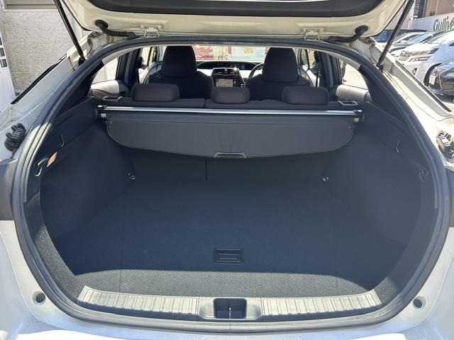 Toyota PRIUS 2017 8272561-4