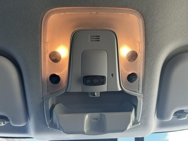 Toyota PRIUS 2017 8272561-6