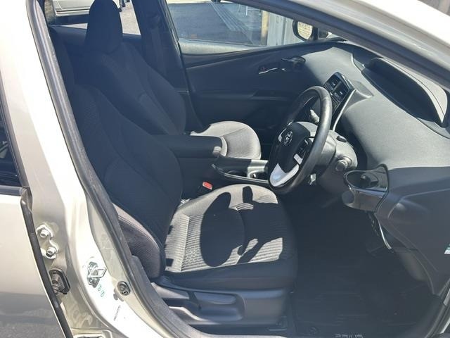 Toyota PRIUS 2017 8272561-7