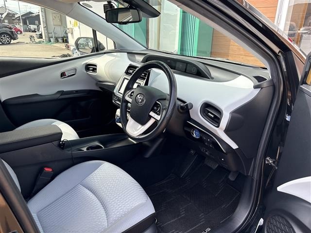 Toyota PRIUS 2017 8272566-21