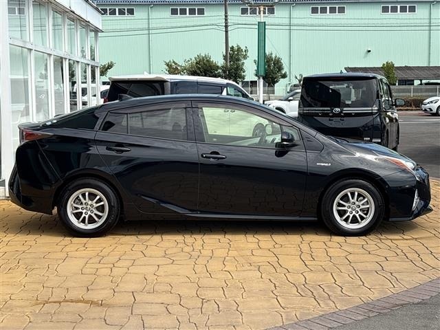 Toyota PRIUS 2017 8272566-6