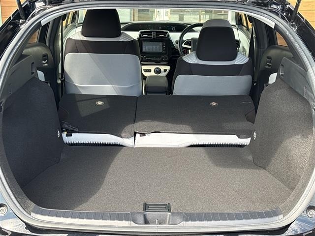 Toyota PRIUS 2017 8272566-8