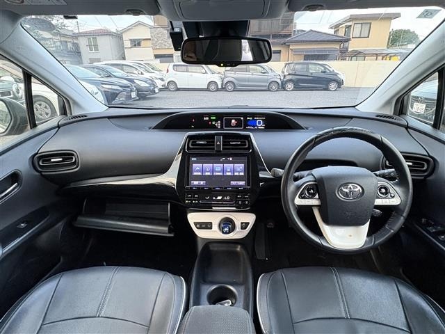 Toyota PRIUS 2017 8272568-7