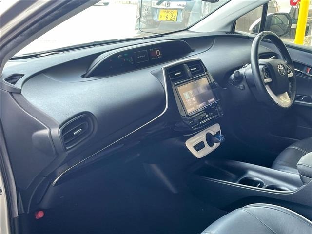 Toyota PRIUS 2017 8272568-9