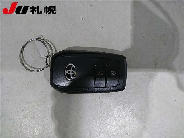 Toyota PRIUS 2023 8272581-6