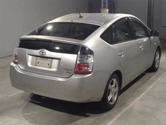 Toyota PRIUS 2004 8272582-1